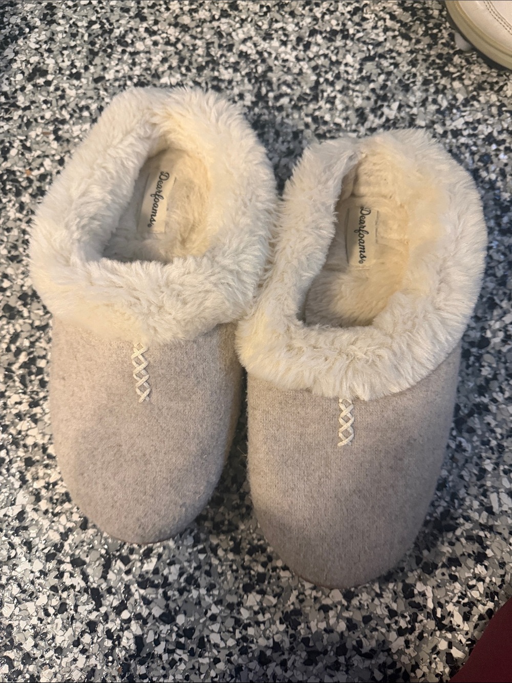 dearfoams Women's Cream Fleece-Lined Clog Slippers
